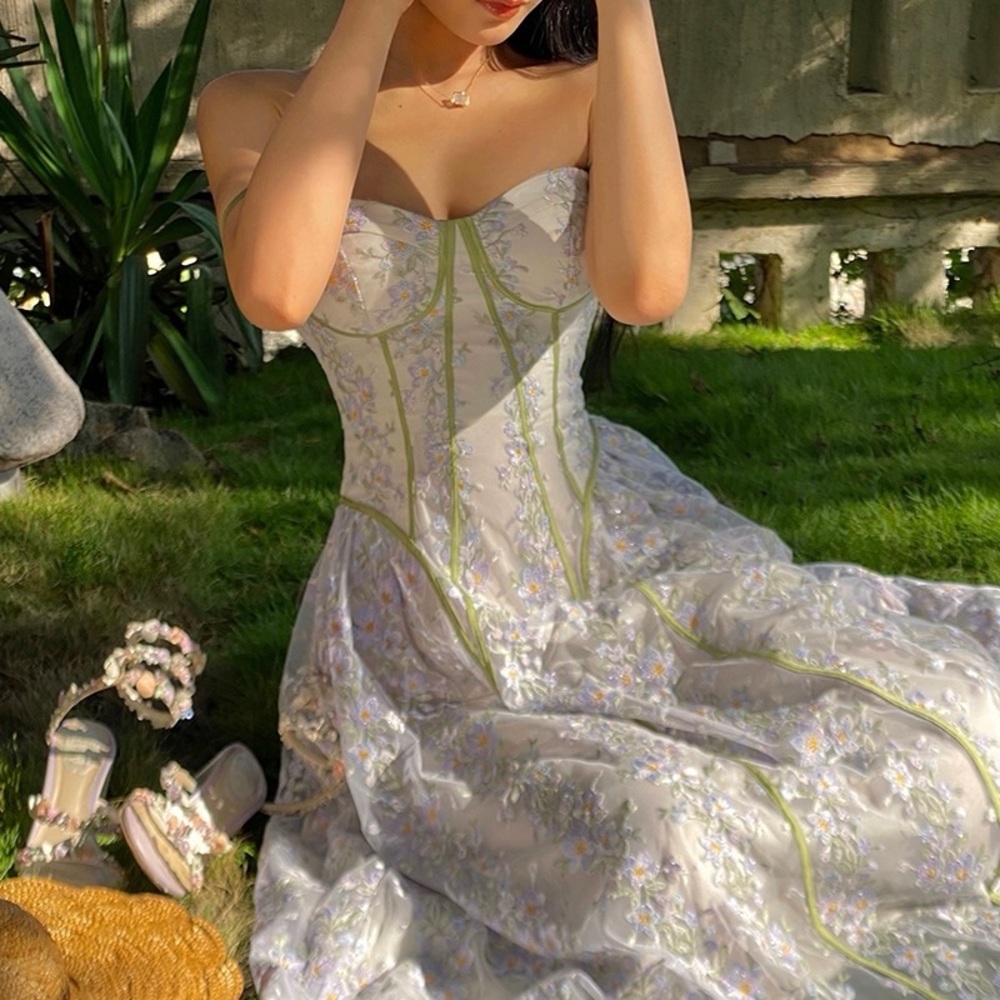 BNWT Corset floral dress - STUNNING! - Picture 3 of 3